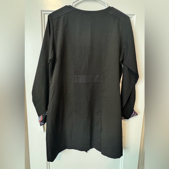 NWT Vera Bradley Halo Women's Round Neck Rita Lab Coat Size Small - Picture 3 of 8